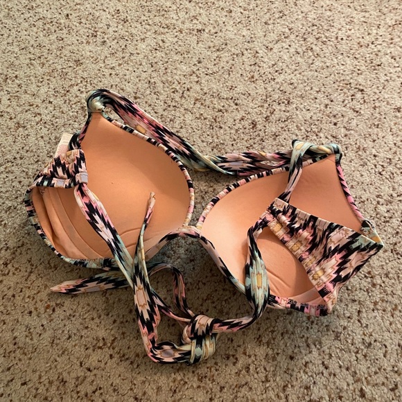 Victoria’s Secret tribal print pink bikini top 34c - Picture 2 of 3